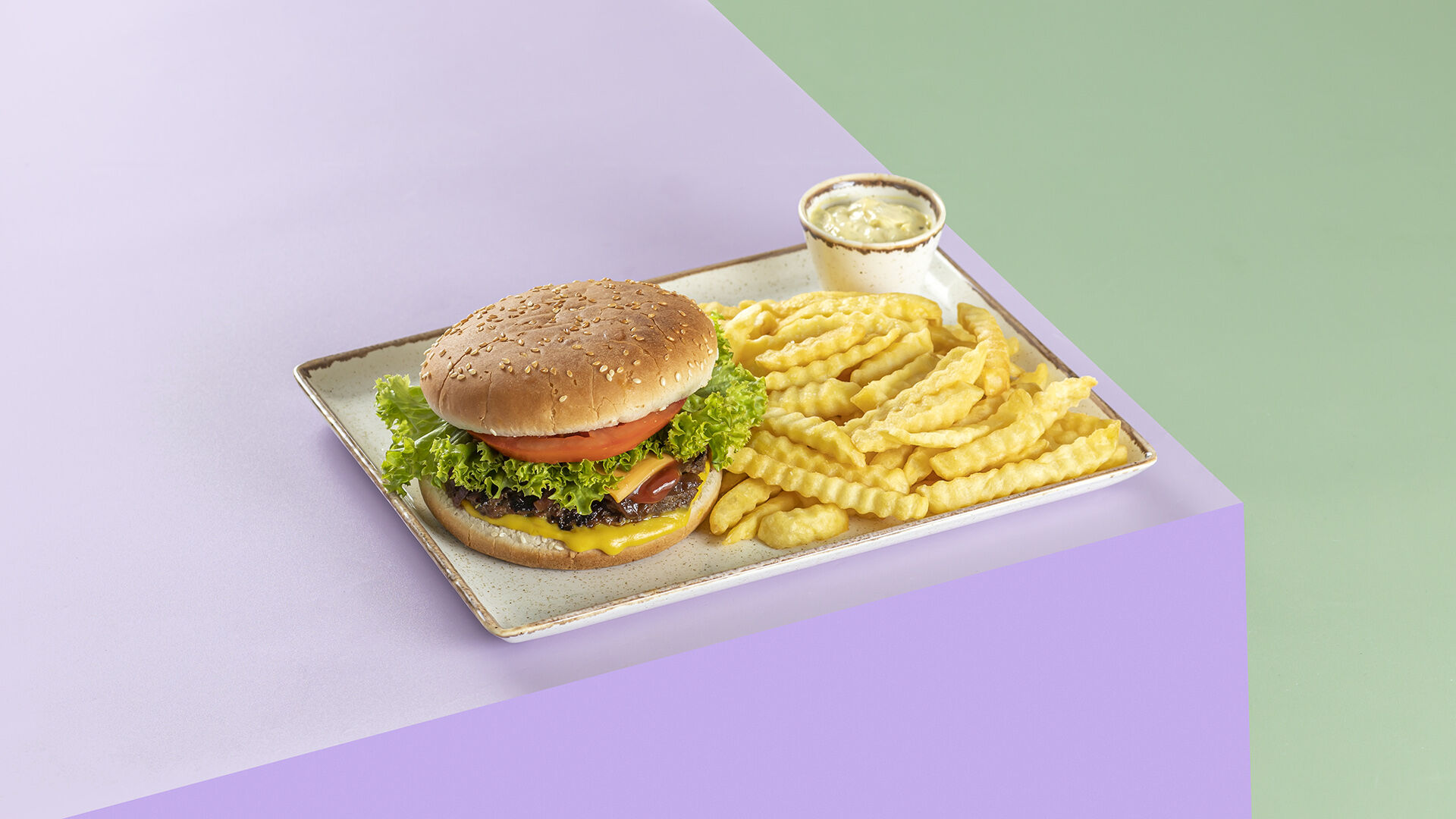 Meal Burger Classic with cheddar, fries and burger sauce